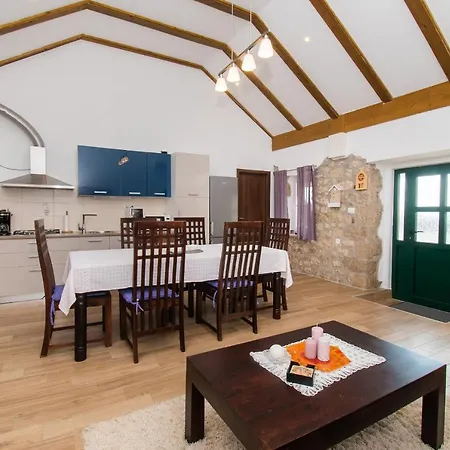 Holiday home Harrier 2 *